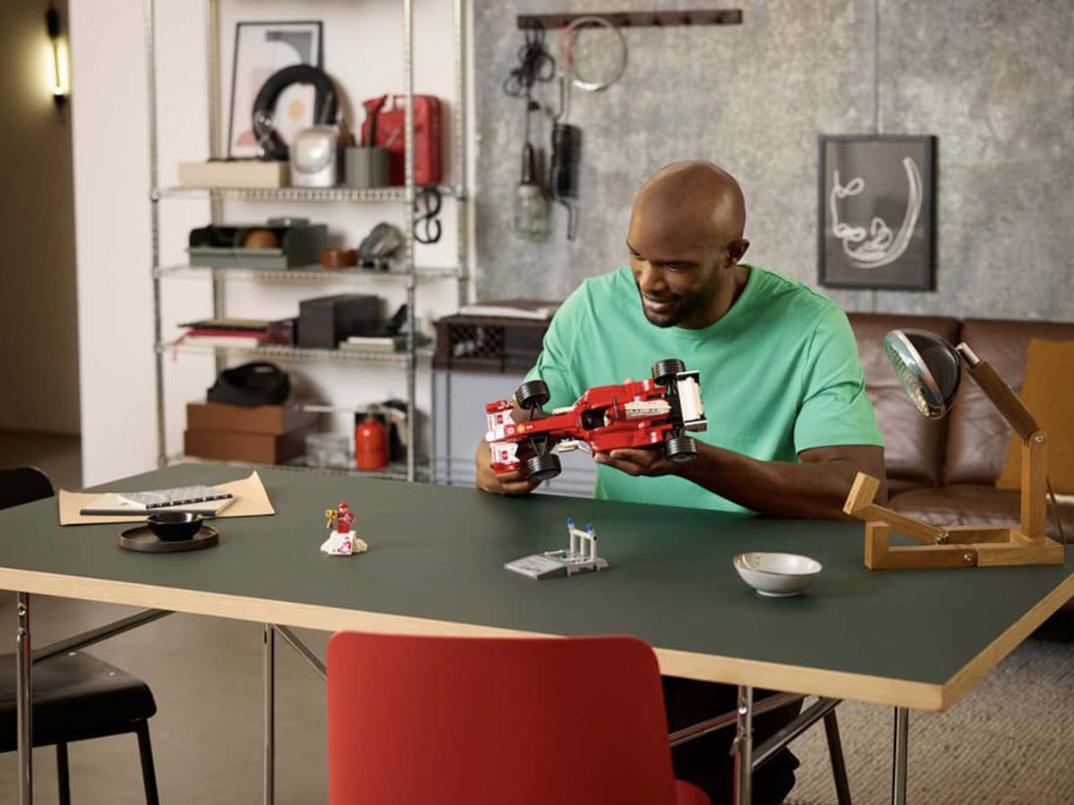 ԿԱՌՈՒՑՈՂԱԿԱՆ ԽԱՂ ICONS FERRARI F2004 և ՄԻԽԱՅԵԼ ՇՈՒՄԱԽԵՐԸ