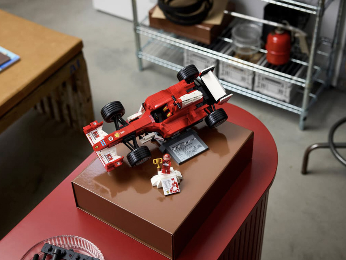 ԿԱՌՈՒՑՈՂԱԿԱՆ ԽԱՂ ICONS FERRARI F2004 և ՄԻԽԱՅԵԼ ՇՈՒՄԱԽԵՐԸ